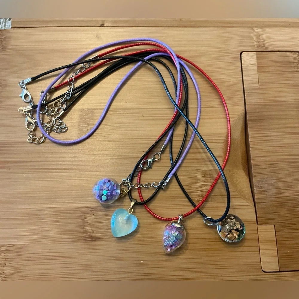 Set of 4 Pendant Necklace